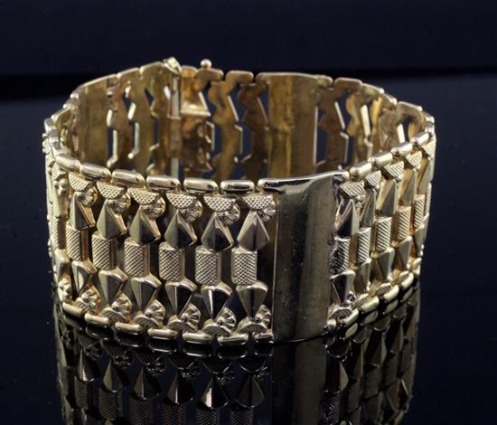 A stylish Italian textured 18ct gold, fancy link bracelet, 22.1cm.